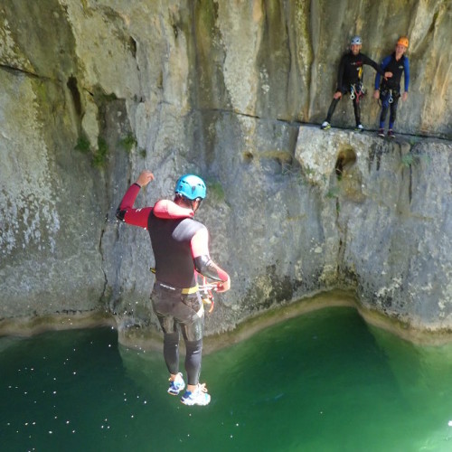 Saut En Canyoning Au Canyon Du Ravin Des Arcs