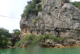 La Tyrolienne Du Canyon Du Ravin Des Arcs Près De Montpellier