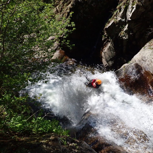 Toboggan éjectable En Canyoning Au Canyon Des Cascades D'Orgon