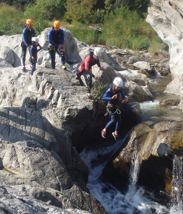 Canyoning Près D'Alès Et Anduze Dans Le Gard Au Canyon Du Soucy