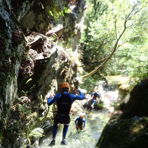 Canyoning Dans Le Caroux Et Un Des Sauts De L'Albès En Occitanie