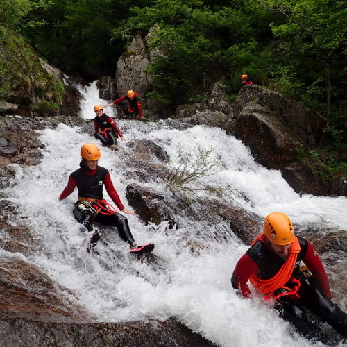 Canyoning Au Canyon Des Cascades D'Orgon Près Du Mont Aigoual Dans Les Cévennes