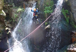 Saut En Canyoning Dans Les Cévennes Au Tapoul Avec Entre2nature