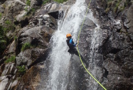 Descente En Rappel En Canyoning Aux Cascades D'Orgon