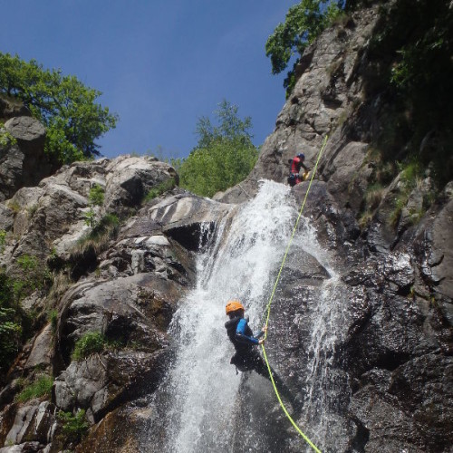 Descente En Rappel En Canyoning Aux Cascades D'Orgon