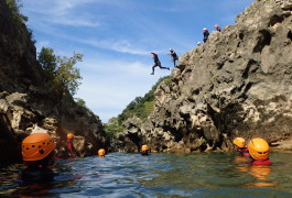 Canyoning Au Canyon Du Diable, Près De Montpellier En Occitanie Dans L'Hérault