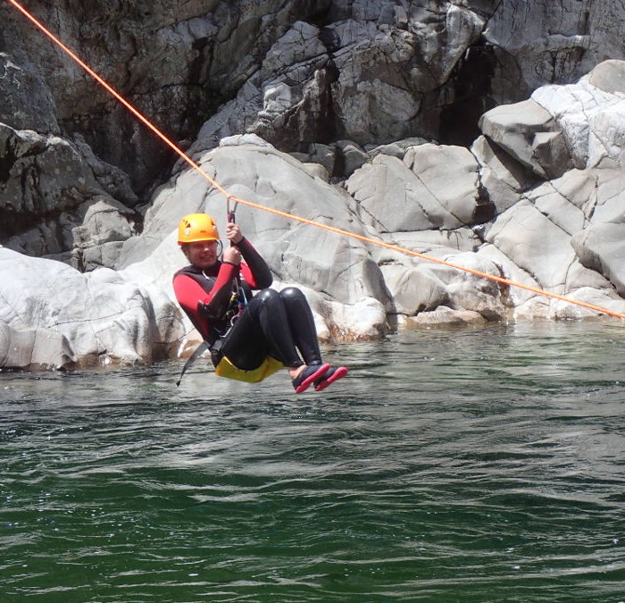 Tyrolienne En Canyoning Au Canyon Du Soucy Dans Le Gard