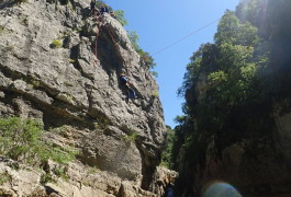 Tyrolienne Et Canyoning Dans L'Hérault Au Canyon Du Ravin Des Arcs