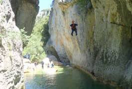 Canyoning Près De Montpellier Et Son Rappel En Fil D'araignée Dans L'Hérault