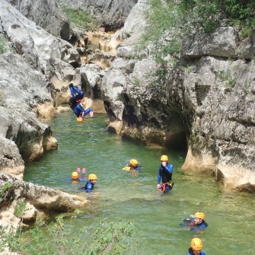 Canyoning Près De Montpellier Dans L'Hérault Au Ravin Des Arcs