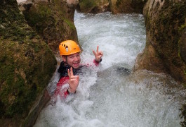 Canyoning Près De Montpellier Dans L'Hérault Au Ravin Des Arcs En Occitanie