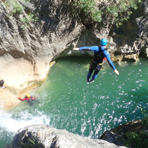 Canyoning Près De Montpellier Dans L'Hérault Avec Son Saut Au Ravin Des Arcs