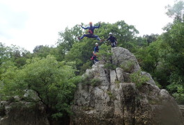 Canyoning Et Saut Près De Montpellier Au Ravin Des Arcs Dans L'Hérault