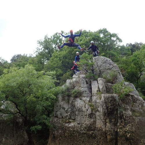 Canyoning Et Saut Près De Montpellier Au Ravin Des Arcs Dans L'Hérault