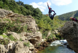 Saut En Canyoning Près De Montpellier Dans L'Hérault En Occitanie