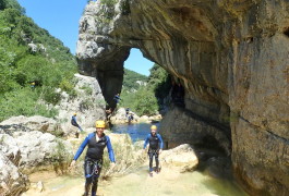 Canyoning Près De Montpellier Au Ravin Des Arcs Dans L'Hérault