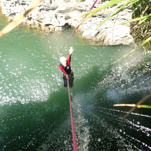 Descente En Rappel En Canyoning En Occitanie, Près De Montpellier Dans L'Hérault