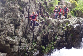 Canyoning Aux Cascades 'Orgon Dans Les Cévennes Près Du Vigan Et Montpellier