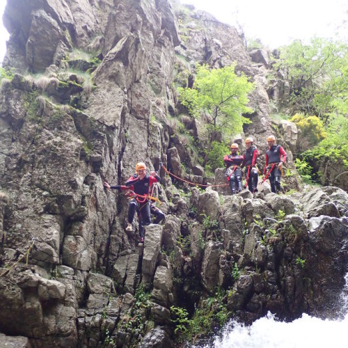 Canyoning Aux Cascades 'Orgon Dans Les Cévennes Près Du Vigan Et Montpellier