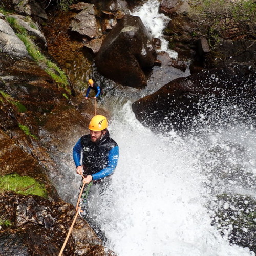 Rappel En Canyoning Aux Cascades D'Orgon Dans Les Cévennes Près Du Vigan