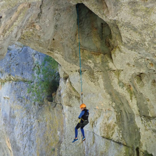 Canyoning Au Ravin Des Arcs Et Son Rappel En Fil D'araignée Près De Montpellier