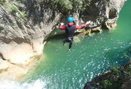 Canyoning Et Saut Dans Le Canyon Du Ravin Des Arcs