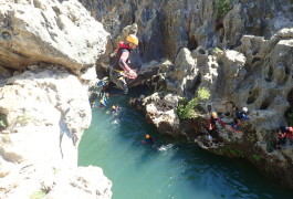 Canyoning Et Saut Dans Les Gorges De L'Hérault Près De Montpellier En Occitanie