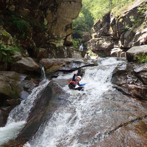 Toboggan En Canyoning Au Tapoul Dans Les Cévennes Avec Entre2nature