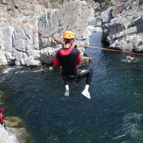 Tyrolienne En Canyoning Près De D'Anduze Et D'Alès