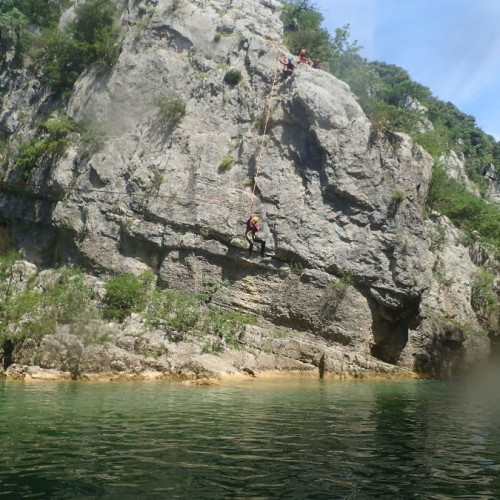 Canyon Du Ravin Des Arcs Et Sa Tyrolienne Splash Près De Montpellier