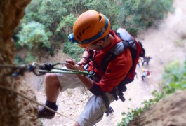 Descente En Rappelprès De Montpellier Au Pic Saint-Loup