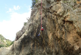 Rappel En Canyoning Près De Montpellier Et Saint-Guilhem Le Désert Dans Les Gorges De L'Hérault