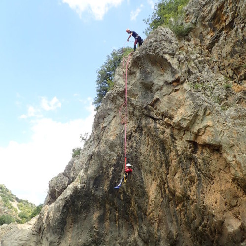 Rappel En Canyoning Près De Montpellier Et Saint-Guilhem Le Désert Dans Les Gorges De L'Hérault