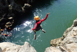 Saut Au Canyon Du Diable Dans Les Gorges De L'Hérault, Près De Montpellier Et Saint-Guilhem Le Désert