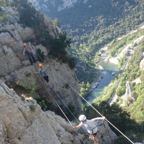 Pont De Songe Dans La Via-ferrata Du Thaurac Près De Montpellier