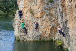 Tyrolienne Et Via-ferrata Près De Nîmes Et Saint-Sériès