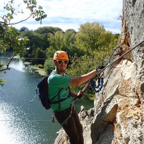 Via-ferrata Près De Nîmes Au-dessus Du Vidourle Dans Le Gard