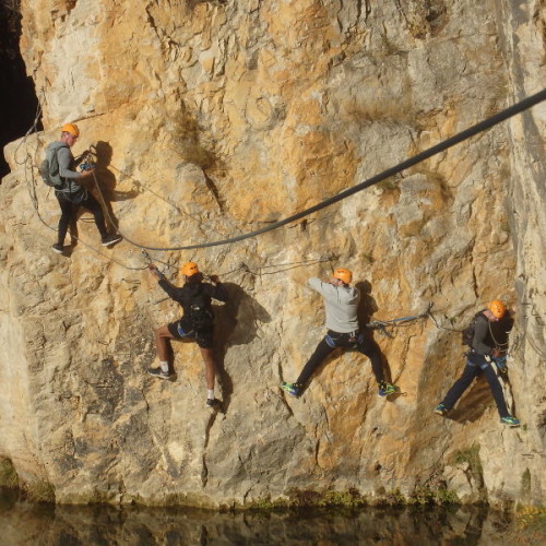 Près Du Vidourle, Une Via-ferrata Aux Alentours De Nîmes Dans Le Gard