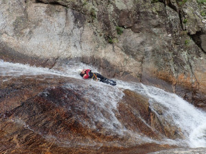 Toboggan en canyoning au Rec Grand proche de Béziers en Occitanie